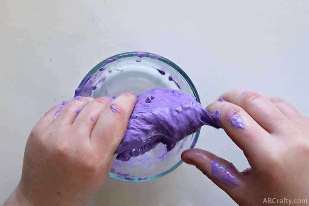 Mixing color changing pigment into slime! #slime #clearslime #slimeasm, Slimes