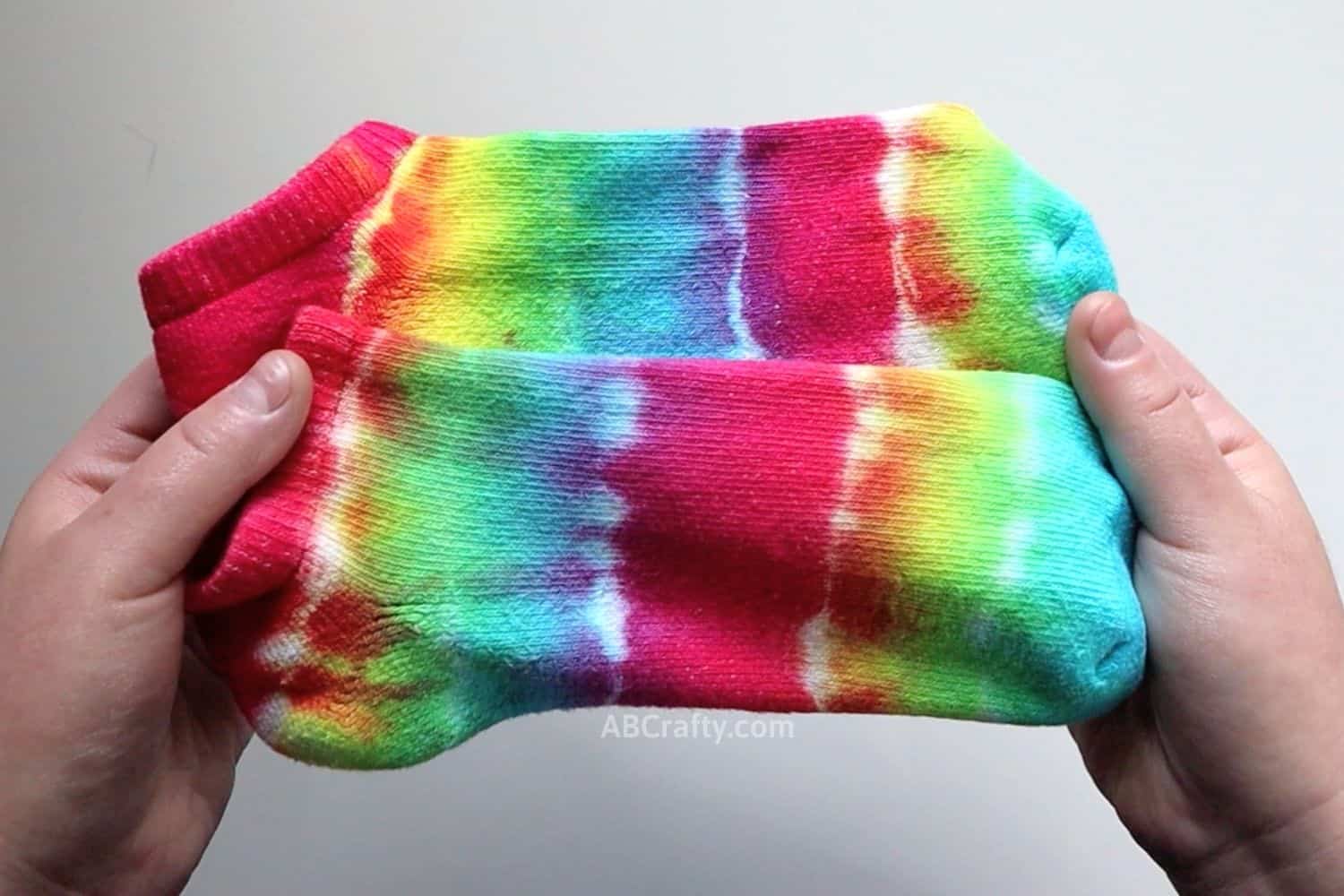 different ways to tie dye socks