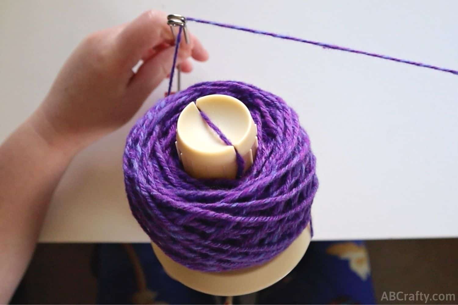 Buwico Yarn Ball Winder Manual Yarn Spinner Roller Wool String Fiber Ball Winder Yarn Ball Weaving Holder 