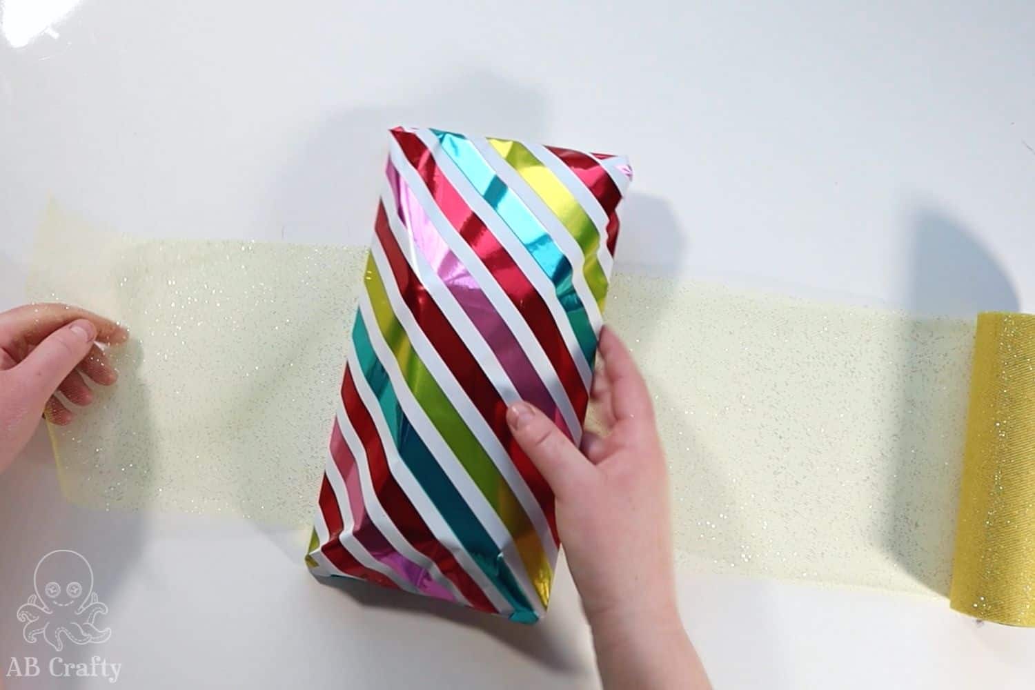 The simple way to wrap round gifts 🎁 cut enough paper to wrap around , How To Wrap A Presents