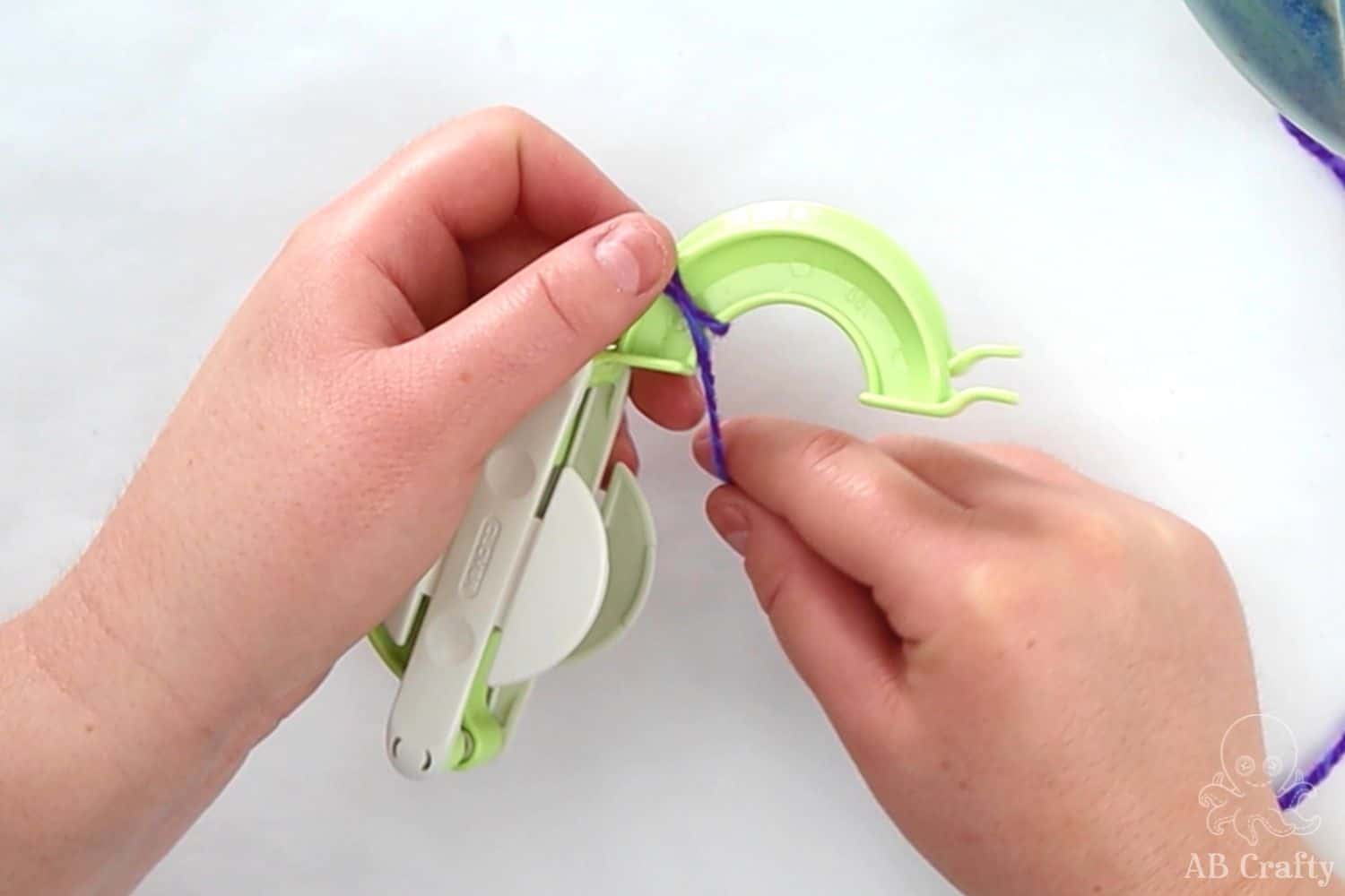 Shocking Trick! How To Make Pom Poms Out Of Yarn & Wow Your Friends! - 3kunmrk